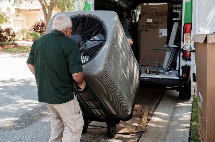 an image of an HVAC technician installing a new air conditioning system in a Florida home